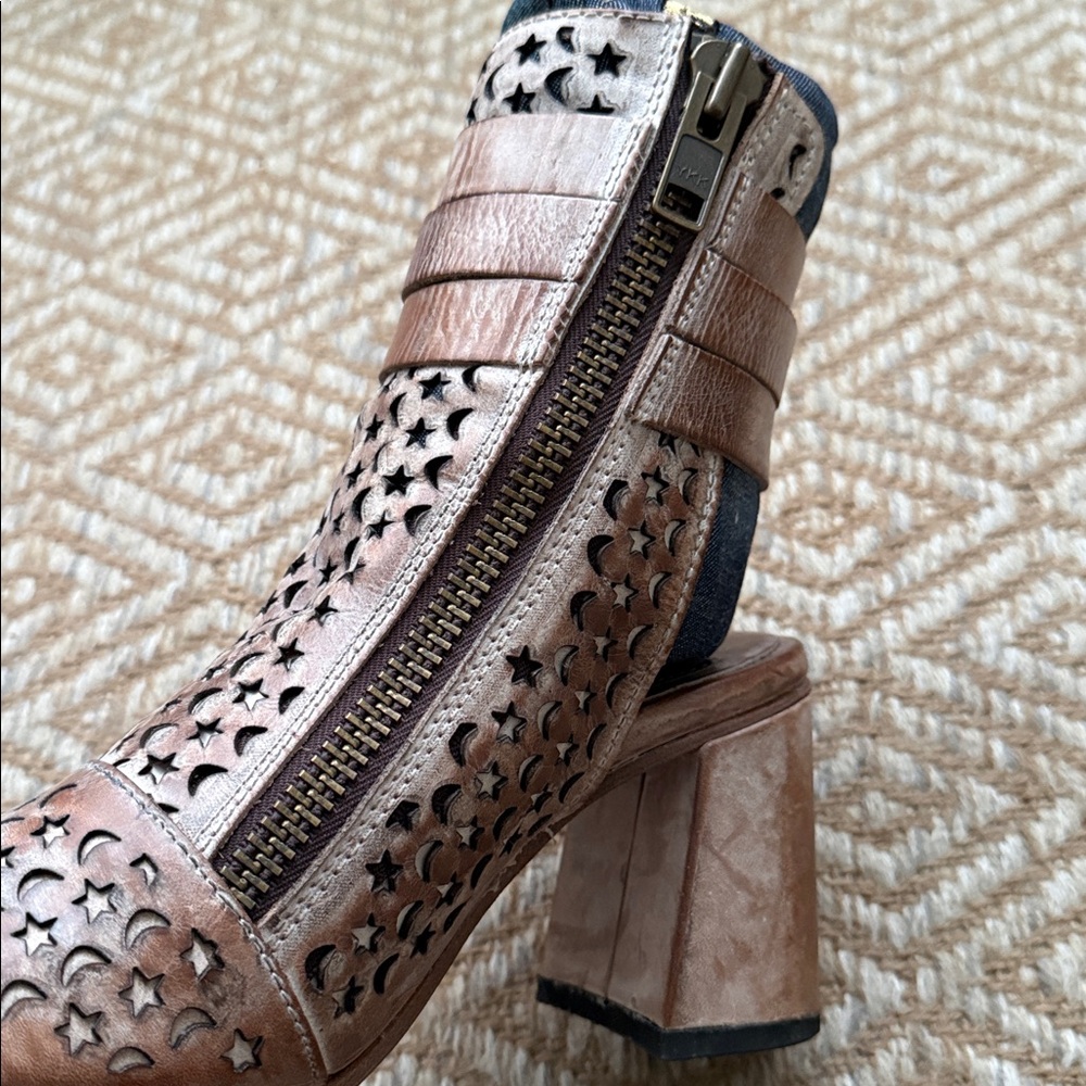 Freebird Theresa Taupe sz 8 Cut-Out Heeled Boots - Picture 8 of 15